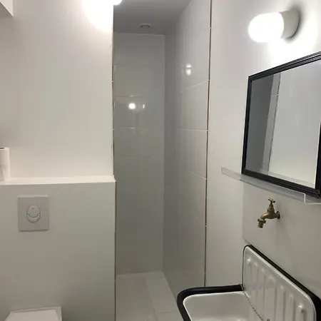 Dortoir De Charme 12 Lits 600m Hostel *