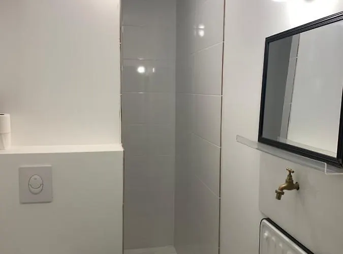 Dortoir De Charme 12 Lits 600m Auberge de jeunesse *